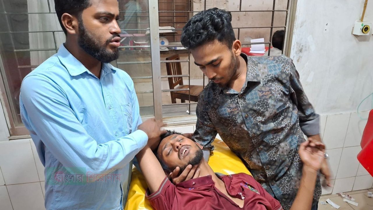 তেলকান্ডের খবর সংগ্রহে গিয়ে হামলার শিকার সময় টিভির সাংবাদিক