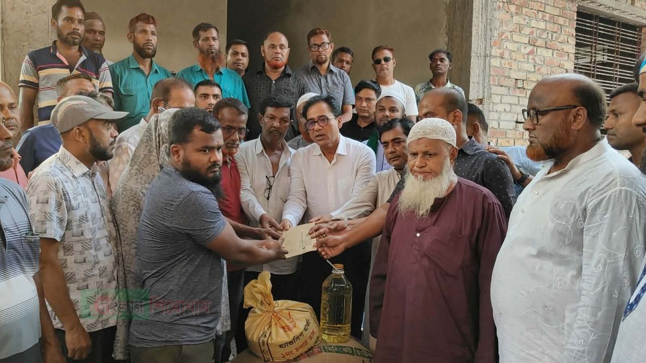 বেনাপোলে ক্রেন দুর্ঘটনায় আহত-নিহত শ্রমিক পরিবারের পাশে আবু তাহের ভারত