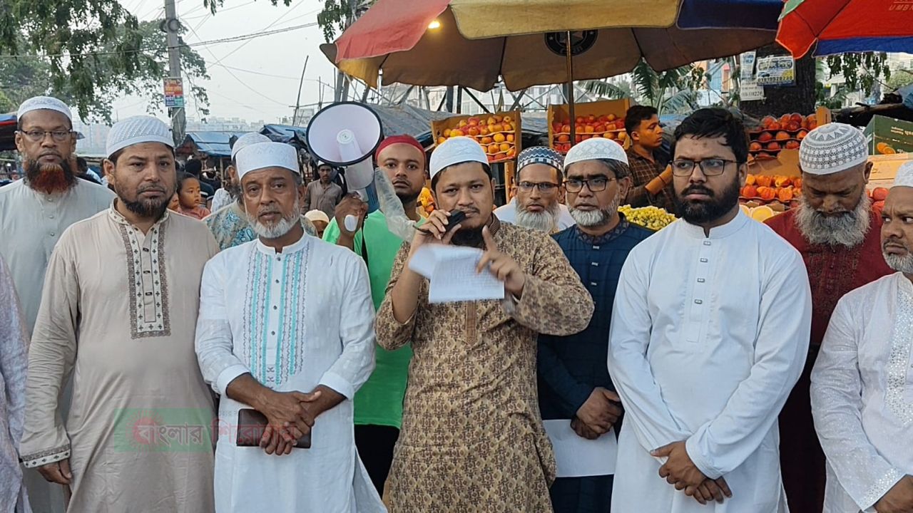 গণভোটের রায় বাস্তবায়নের দাবিতে সিদ্ধিরগঞ্জে জামায়াতের লিফলেট বিতরণ