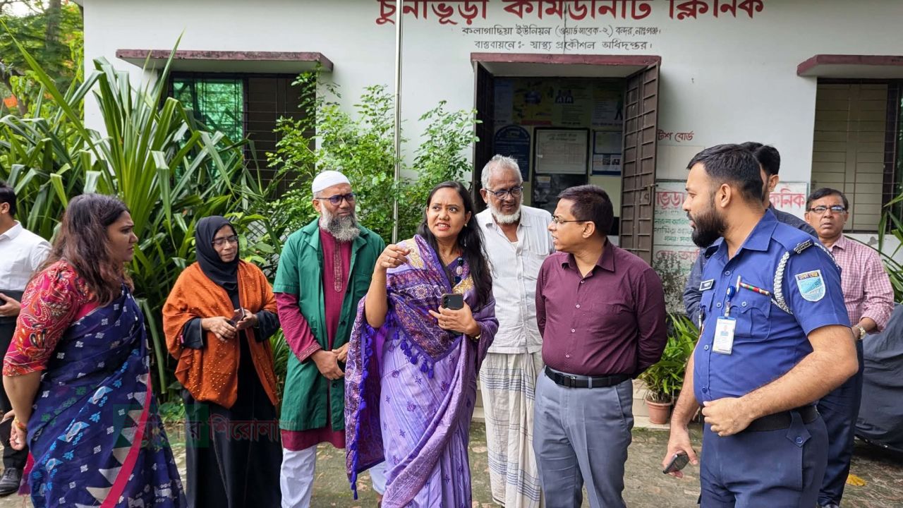 বন্দর উপজেলায় বিভিন্ন দপ্তর ও প্রতিষ্ঠান পরিদর্শনে জেলা প্রশাসক রায়হান কবির