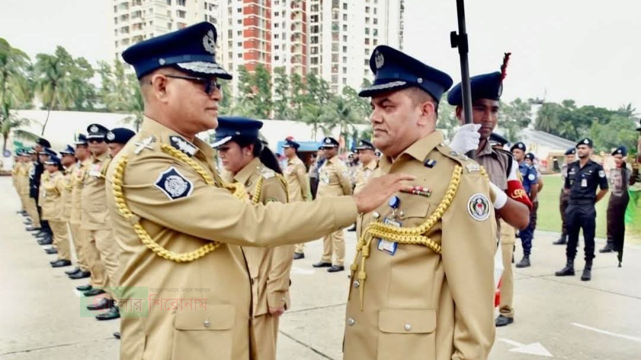 দুমকির কৃতি সন্তান মাহমুদ হাসান পেলেন Police Force Exemplary Good Service Badge