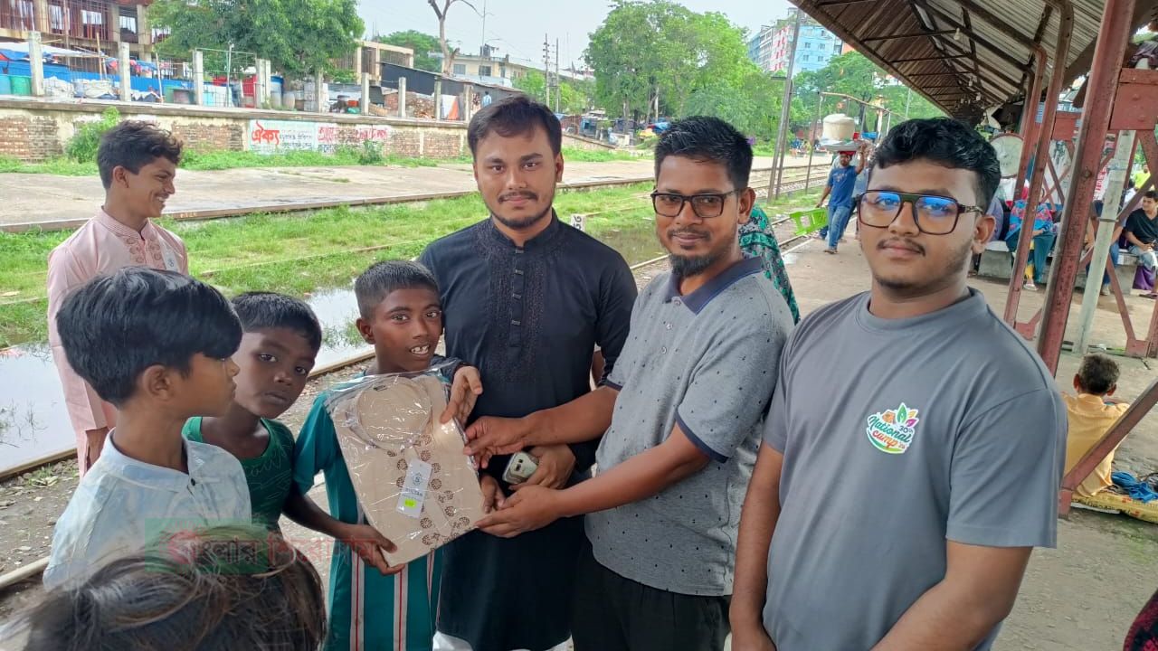 সুবিধাবঞ্চিত শিশুদের মাঝে ফুলকুঁড়ি  নারায়ণগঞ্জ শহর শাখার ঈদ উপহার বিতরণ