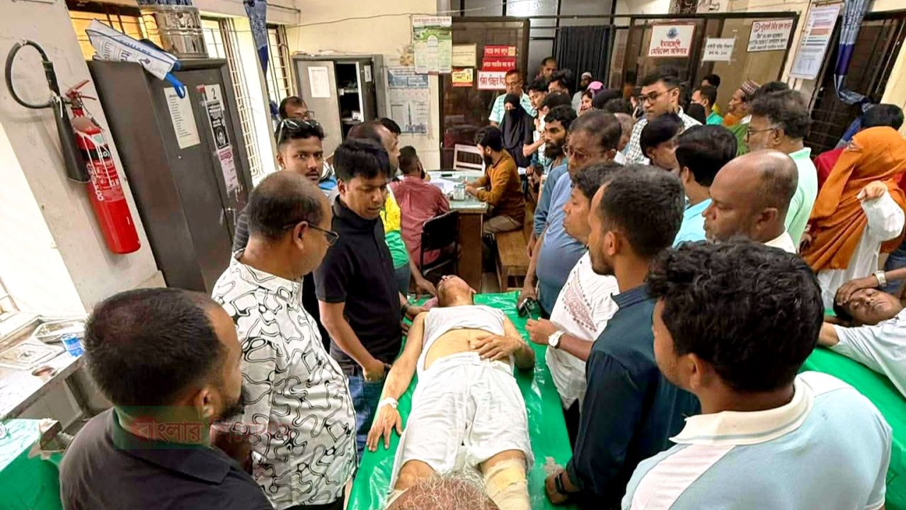 ​নৌ পরিবহন মন্ত্রণালয়ের অতিরিক্ত সচিব শামীমুজ্জামান ফিরোজ সড়ক দুর্ঘটনায় গুরুতর আহত 