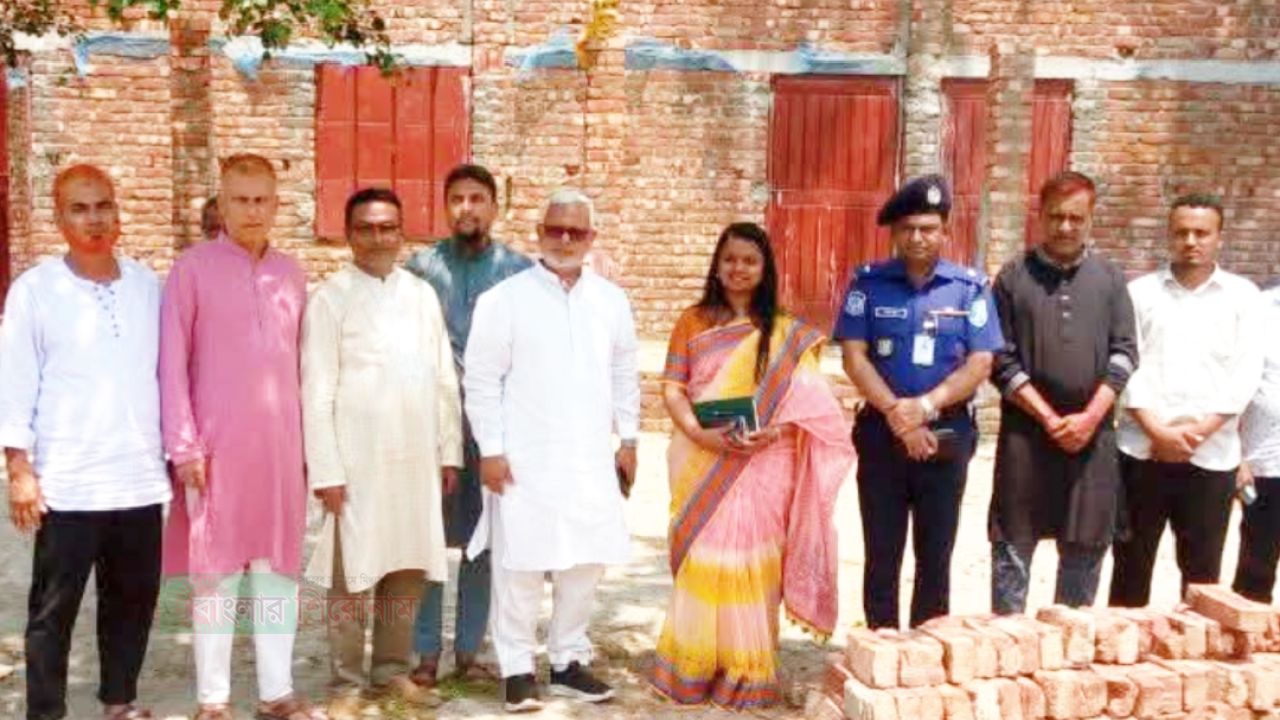 বীরগঞ্জে ভোগডোমা আশ্রয়ণ উচ্চ বিদ্যালয় পরিদর্শন করলেন এমপি মনজুরুল ইসলাম