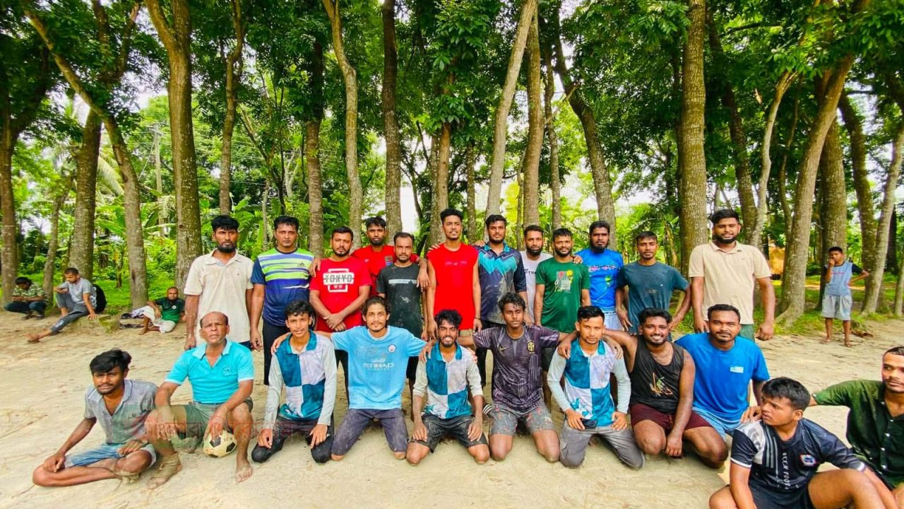 খেলার মাঠে সম্প্রীতি: দারিদ্র বিমোচন বন্ধু সমাজের ব্যতিক্রমী ফুটবল আয়োজন
