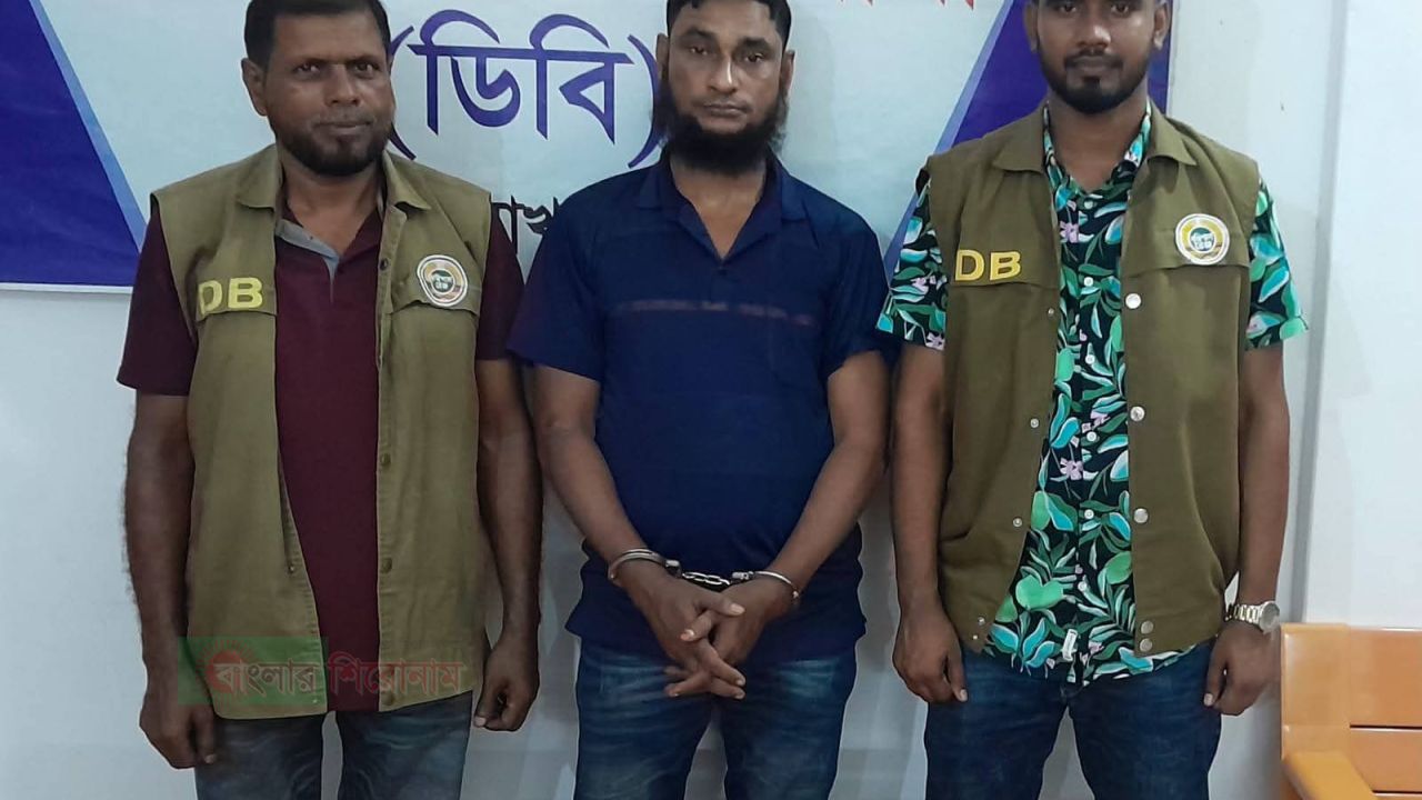 পটুয়াখালীতে ১০২ পিস ইয়াবাসহ মাদক ব্যবসায়ী গ্রেফতার