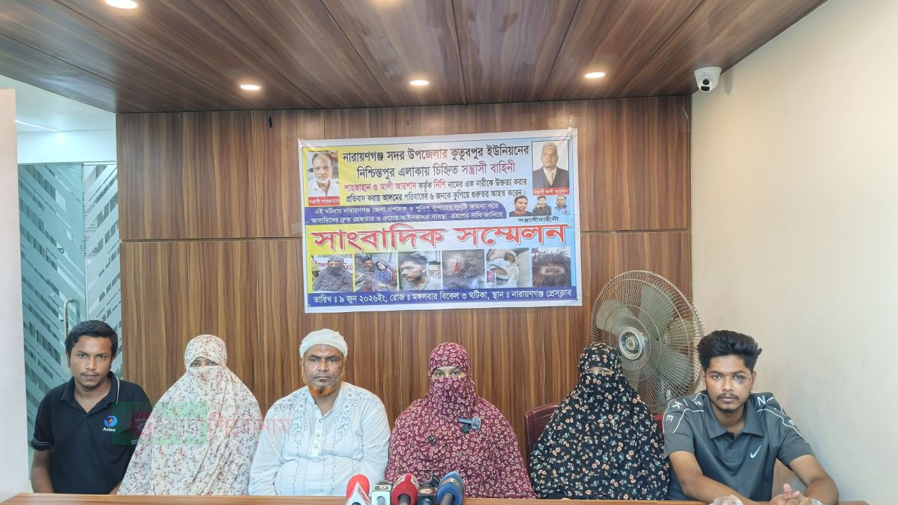 ফতুল্লায় বসতবাড়িতে হামলা, নারীদের শ্লীলতাহানি ও লুটপাটের অভিযোগ