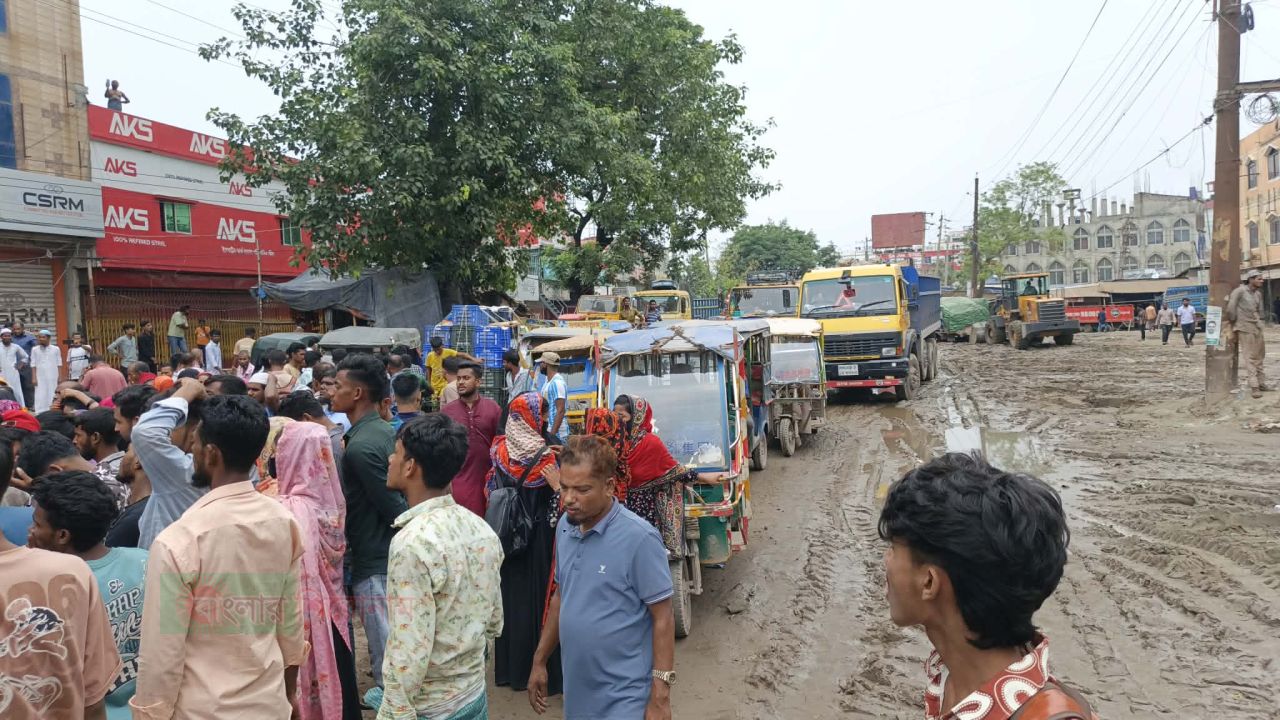 ফতুল্লায় গার্মেন্টসে বয়লার বিস্ফোরণ শ্রমিকদের সড়ক অবরোধ আহত -১৫ 