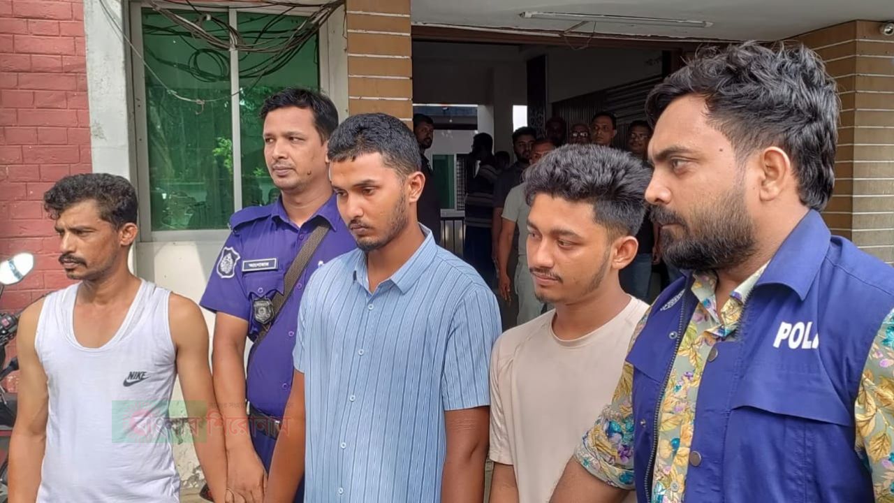 কুমিল্লায় স্কুলছাত্র ইথানকে গুলি: অস্ত্রসহ ৪ সন্ত্রাসী গ্রেফতার