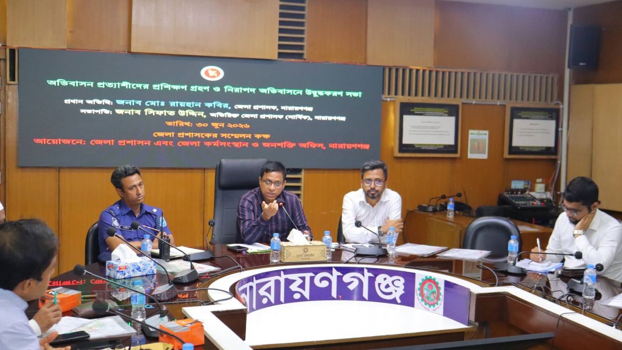 দালালের খপ্পরে না পড়ে প্রশিক্ষণে বৈধ উপায়ে বিদেশ যান: জেলা প্রশাসক