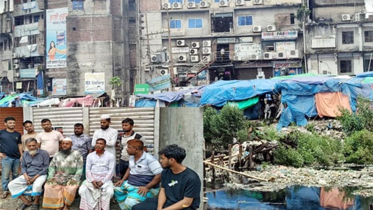 সিদ্ধিরগঞ্জে চাঁদার দাবিতে ফুটপাত দোকানে হামলা ভাঙচুরের অভিযোগ