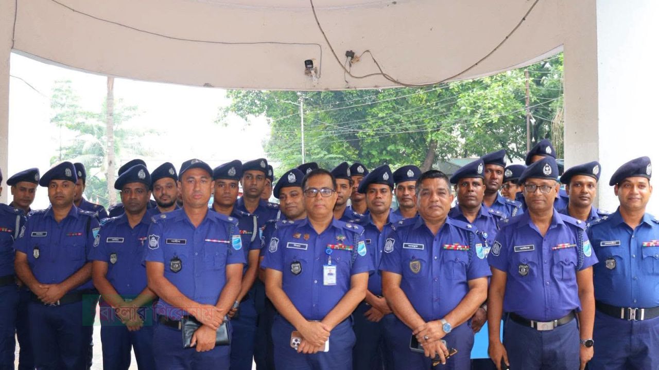ফতুল্লা মডেল থানা পরিদর্শন করলেন নারায়ণগঞ্জের পুলিশ সুপার