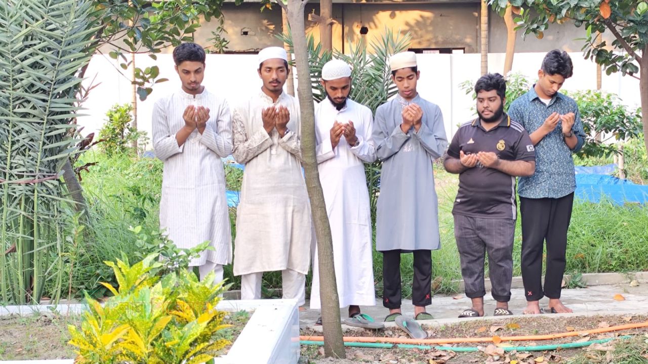 "জুলাই শহীদ দিবসে" শহীদের কবর জিয়ারত করেন ইসলামী ছাত্র মজলিস নারায়ণগঞ্জ জেলা শাখা