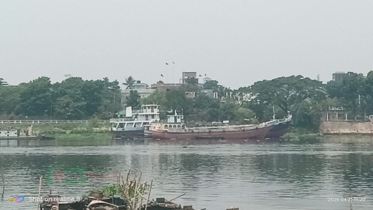 শীতলক্ষ্যা নদীতে তেল চোর সিন্ডিকেট সক্রিয়