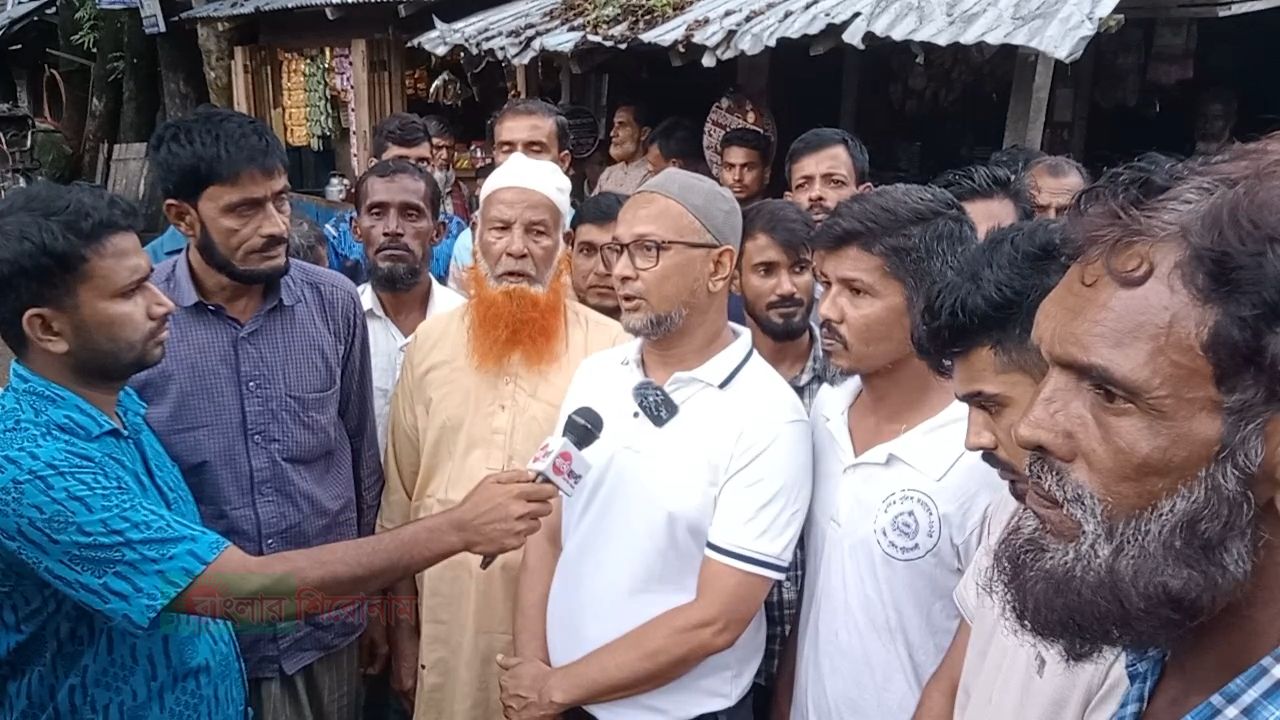 তেঁতুলতলা বাজারে ৬ নং ডাকুয়া ইউনিয়নের চেয়ারম্যান পদপ্রার্থী কামরুজ্জামান বাবু মল্লিকের গণসংযোগ