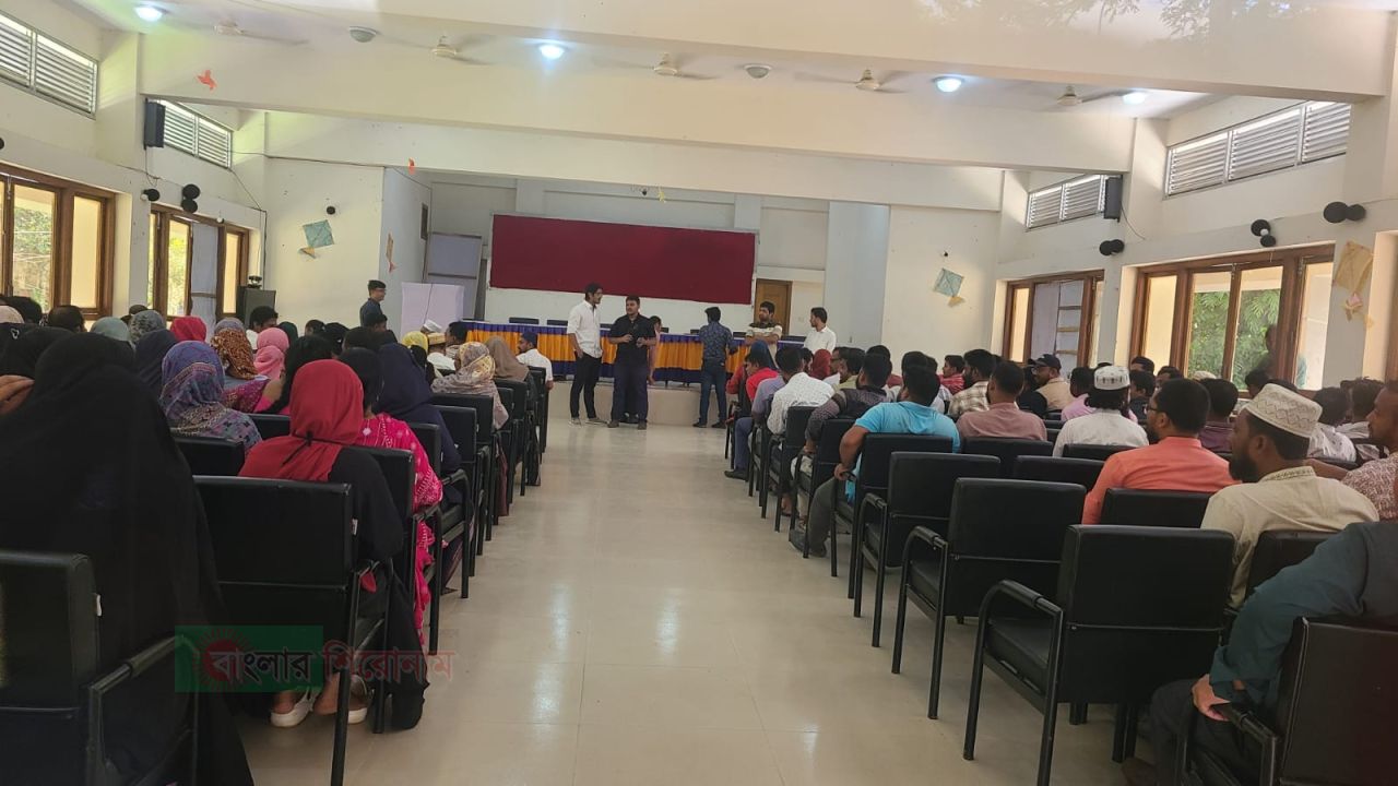 বাউফলে ফ্যামিলি কার্ড তথ্য সংগ্রহকারী নিয়োগ পরীক্ষার হলে সাবেক এমপিপুত্রের 'অবৈধ' উপস্থিতি