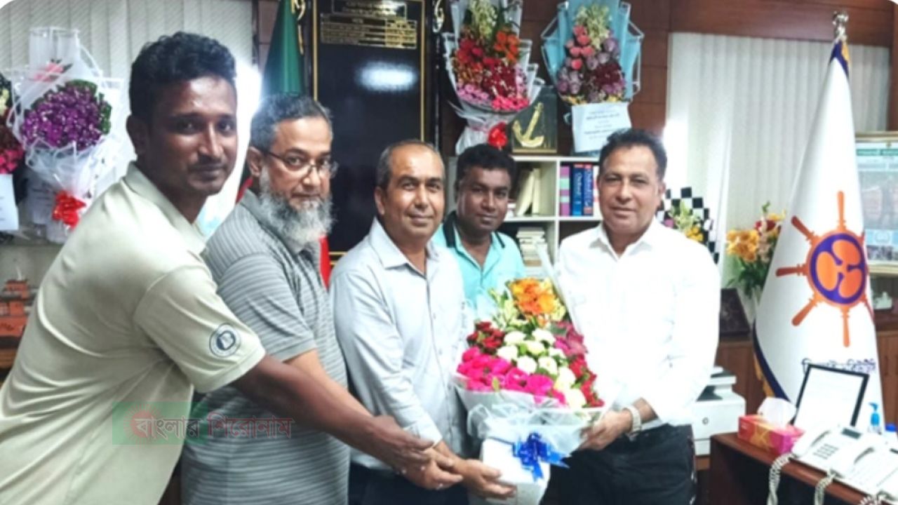বিআইডব্লিউটিসির চেয়ারম্যান আব্দুল বারী ড্যানীকে সজলের ফুলের শুভেচ্ছা