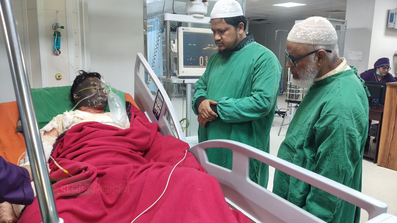 বন্দরে গ্যাস বিস্ফোরণে দগ্ধ একই পরিবারের ৩: বার্ন ইনস্টিটিউটে খোঁজ নিলেন মহানগরী জামায়াত আমীর