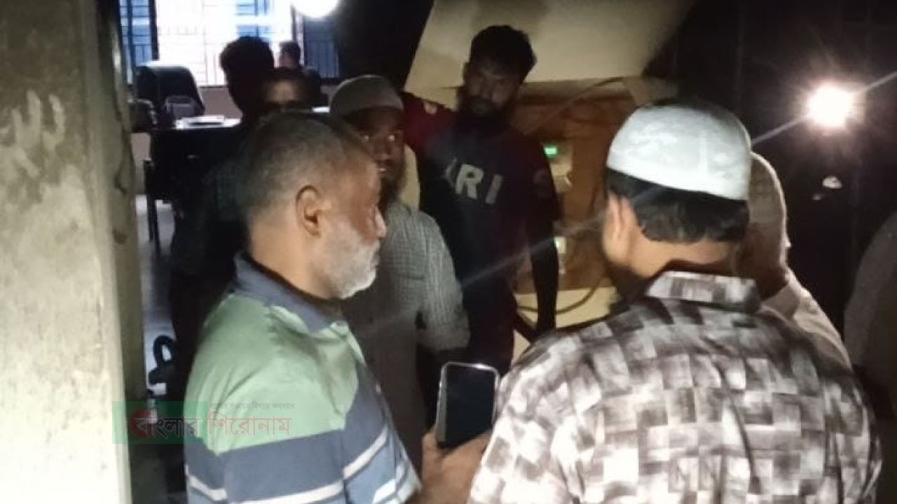 কালিবাজারে অগ্নিকাণ্ডে ক্ষতিগ্রস্ত জে এস টাওয়ার পরিদর্শনে মহানগরী জামায়াত নেতৃবৃন্দ