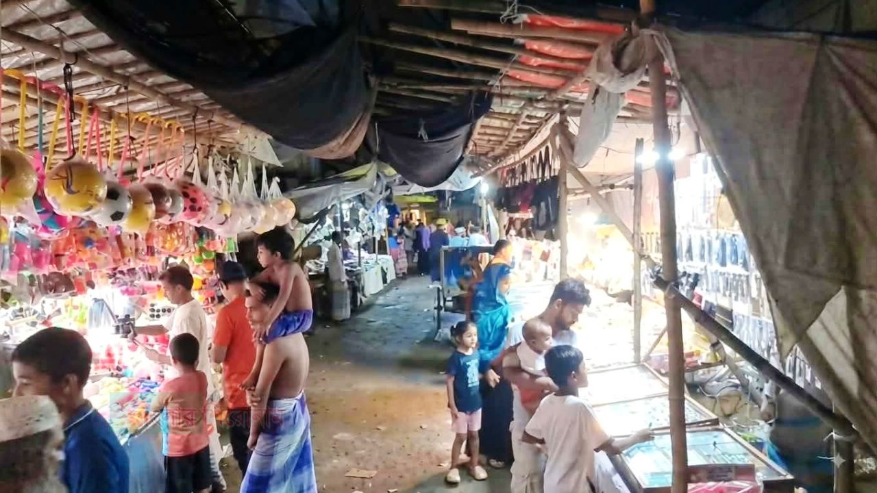 বন্দর ছালেহনগরে ওরশের নামে রাস্তা দখল করে  অবৈধ মেলা