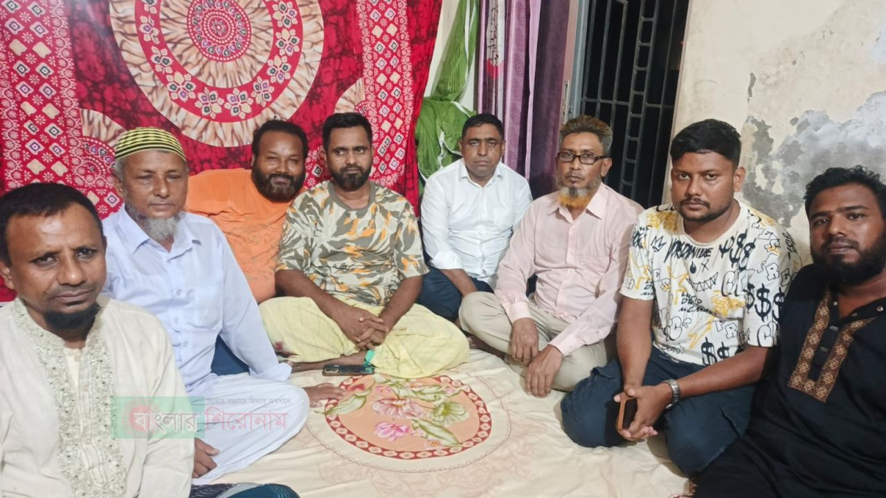 ডেঙ্গু আক্রান্ত কৃষক দল নেতা শাহিন হাওলাদারকে দেখতে গেলেন থানা নেতৃবৃন্দ