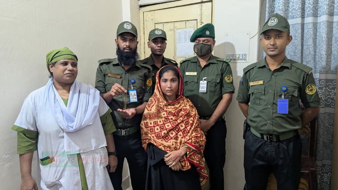 নারায়ণগঞ্জে হাসপাতালে রোগীর চেইন ছিনতাইকালে নারী আটক  &lrm;