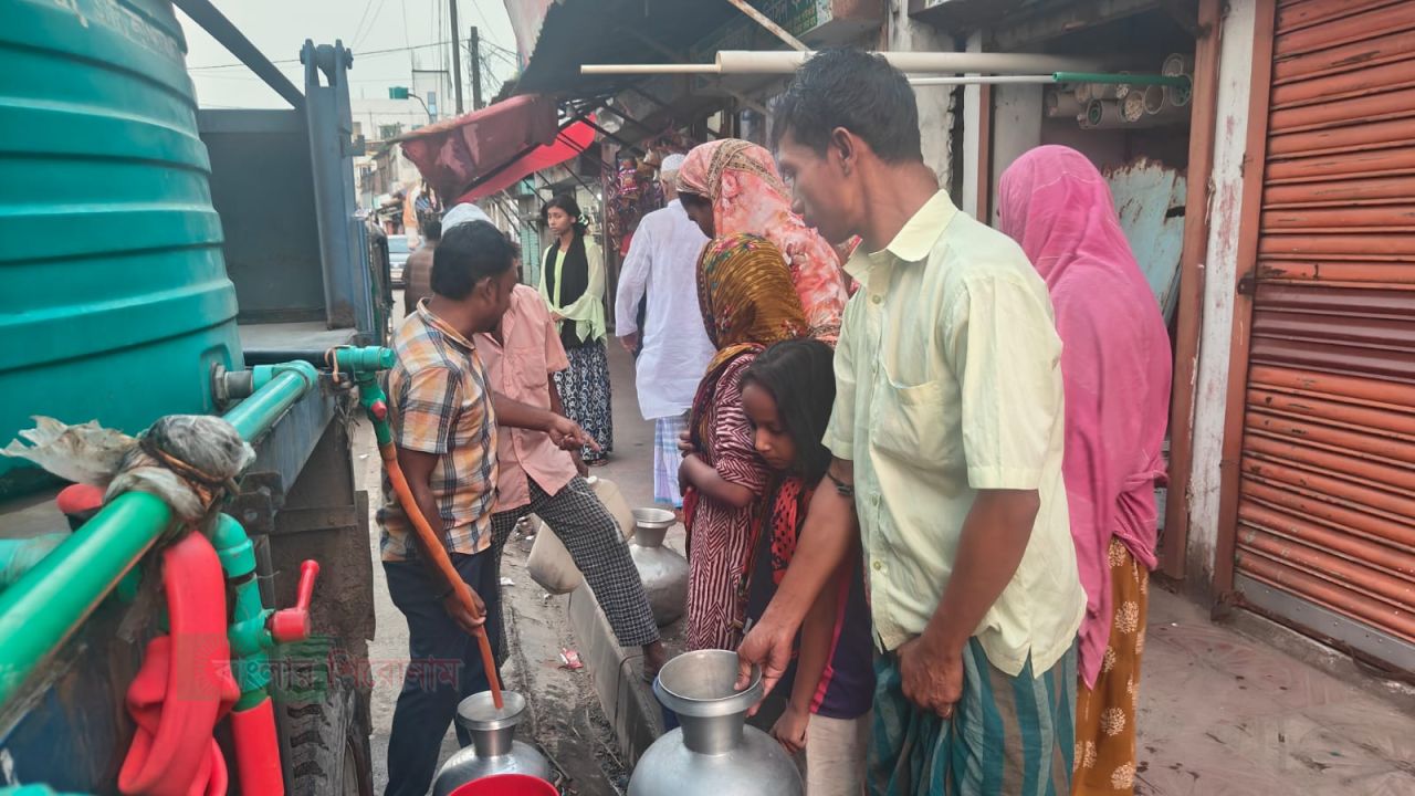 বন্দর নবীগঞ্জে বিকল পানির পাম্প: ৩০ ঘণ্টা ধরে পানির জন্য হাহাকার, লক্ষাধিক মানুষের চরম ভোগান্তি
