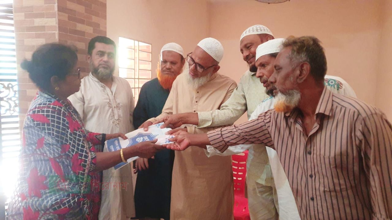 নাসিক ১১ নং ওয়ার্ডে সনাতন ধর্মাবলম্বীদের মাঝে জামায়াতের বস্ত্র বিতরণ 